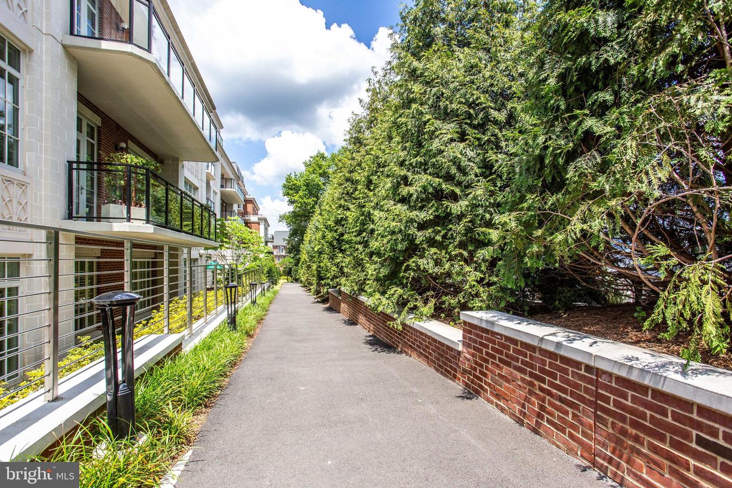 6900 FLEETWOOD RD #414, MCLEAN, Virginia 22101, 2 Bedrooms Bedrooms, ,2 BathroomsBathrooms,Residential,For sale,6900 FLEETWOOD RD #414,VAFX2224572 MLS # VAFX2224572