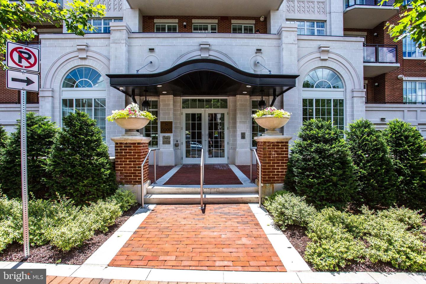 6900 FLEETWOOD RD #414, MCLEAN, Virginia 22101, 2 Bedrooms Bedrooms, ,2 BathroomsBathrooms,Residential,For sale,6900 FLEETWOOD RD #414,VAFX2224572 MLS # VAFX2224572