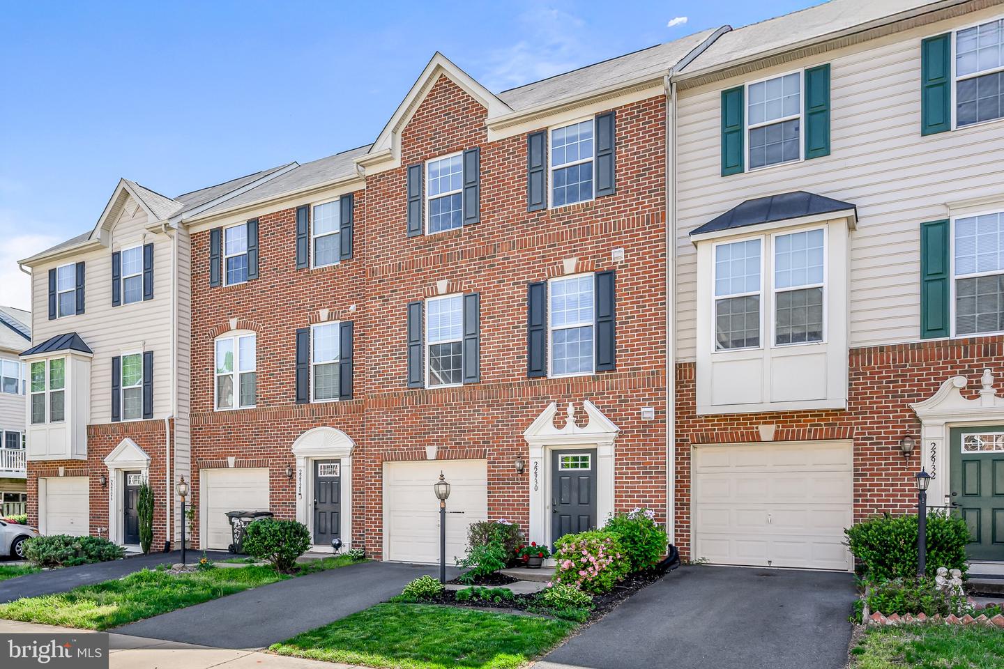 22930 CHINKAPIN OAK TER, STERLING, Virginia 20166, 3 Bedrooms Bedrooms, ,2 BathroomsBathrooms,Residential,For sale,22930 CHINKAPIN OAK TER,VALO2090468 MLS # VALO2090468