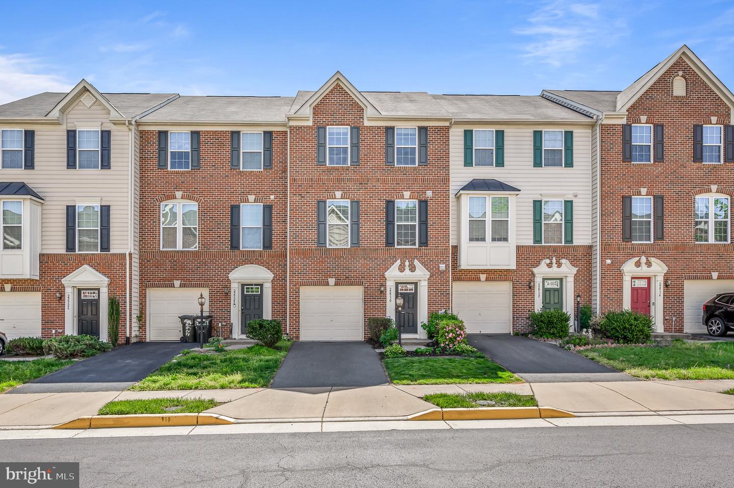 22930 CHINKAPIN OAK TER, STERLING, Virginia 20166, 3 Bedrooms Bedrooms, ,2 BathroomsBathrooms,Residential,For sale,22930 CHINKAPIN OAK TER,VALO2090468 MLS # VALO2090468