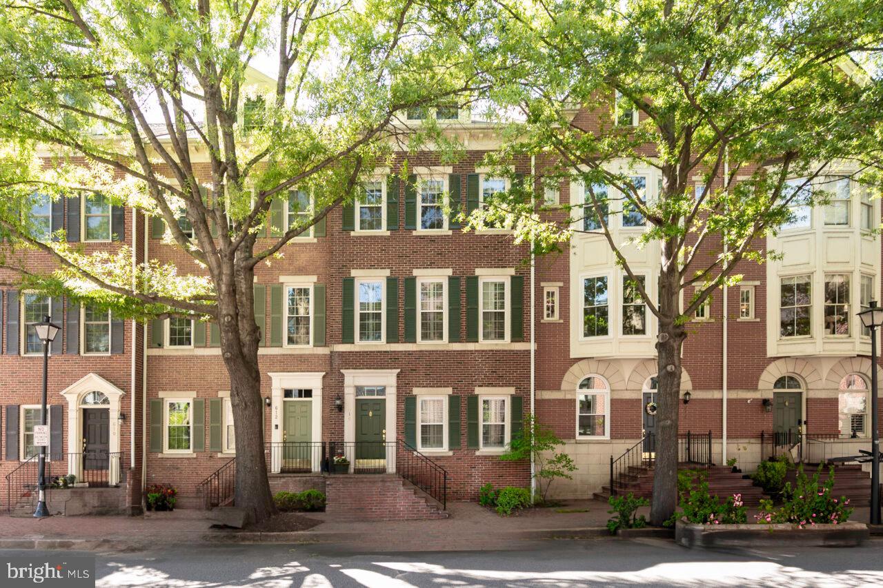 614 N PITT ST N, ALEXANDRIA, Virginia 22314, 3 Bedrooms Bedrooms, ,3 BathroomsBathrooms,Residential,For sale,614 N PITT ST N,VAAX2042766 MLS # VAAX2042766
