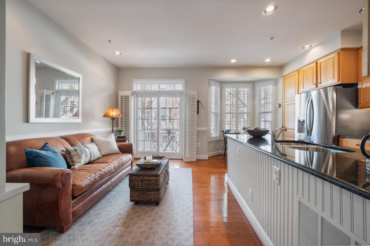 614 N PITT ST N, ALEXANDRIA, Virginia 22314, 3 Bedrooms Bedrooms, ,3 BathroomsBathrooms,Residential,For sale,614 N PITT ST N,VAAX2042766 MLS # VAAX2042766
