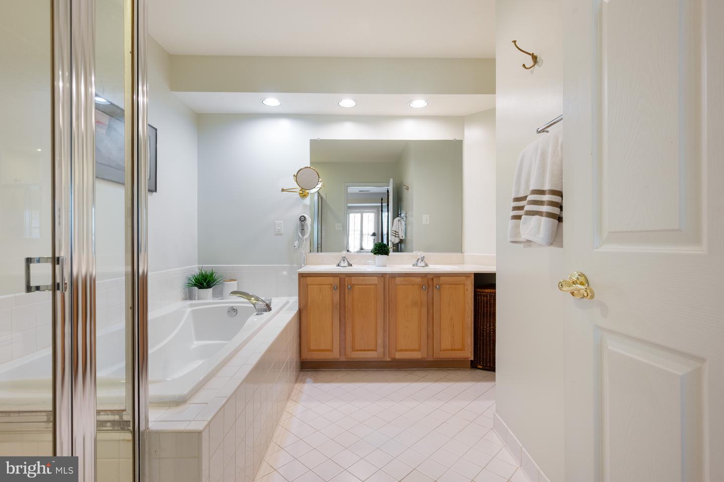 614 N PITT ST N, ALEXANDRIA, Virginia 22314, 3 Bedrooms Bedrooms, ,3 BathroomsBathrooms,Residential,For sale,614 N PITT ST N,VAAX2042766 MLS # VAAX2042766