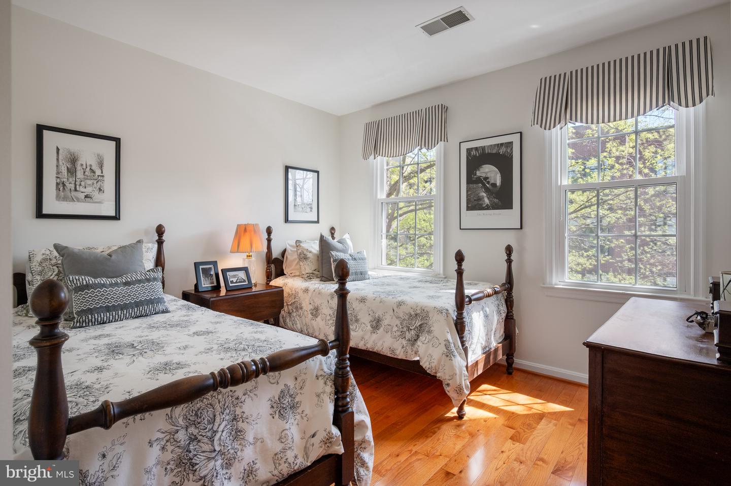 614 N PITT ST N, ALEXANDRIA, Virginia 22314, 3 Bedrooms Bedrooms, ,3 BathroomsBathrooms,Residential,For sale,614 N PITT ST N,VAAX2042766 MLS # VAAX2042766