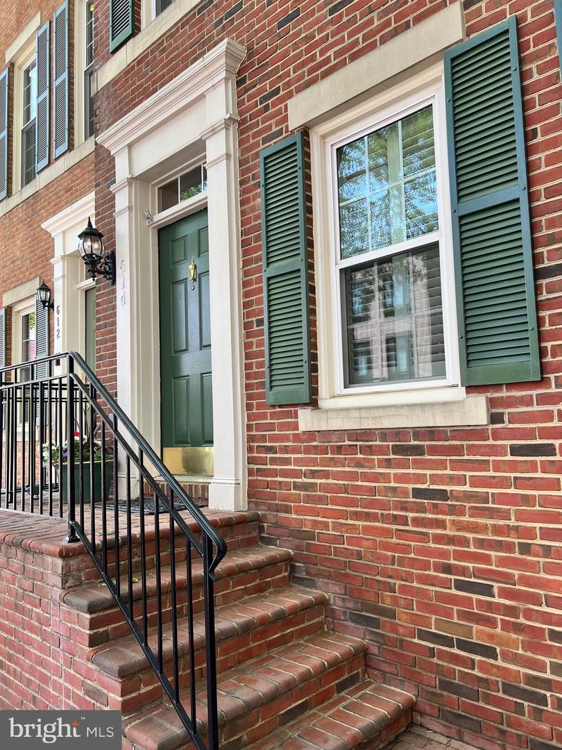 614 N PITT ST N, ALEXANDRIA, Virginia 22314, 3 Bedrooms Bedrooms, ,3 BathroomsBathrooms,Residential,For sale,614 N PITT ST N,VAAX2042766 MLS # VAAX2042766