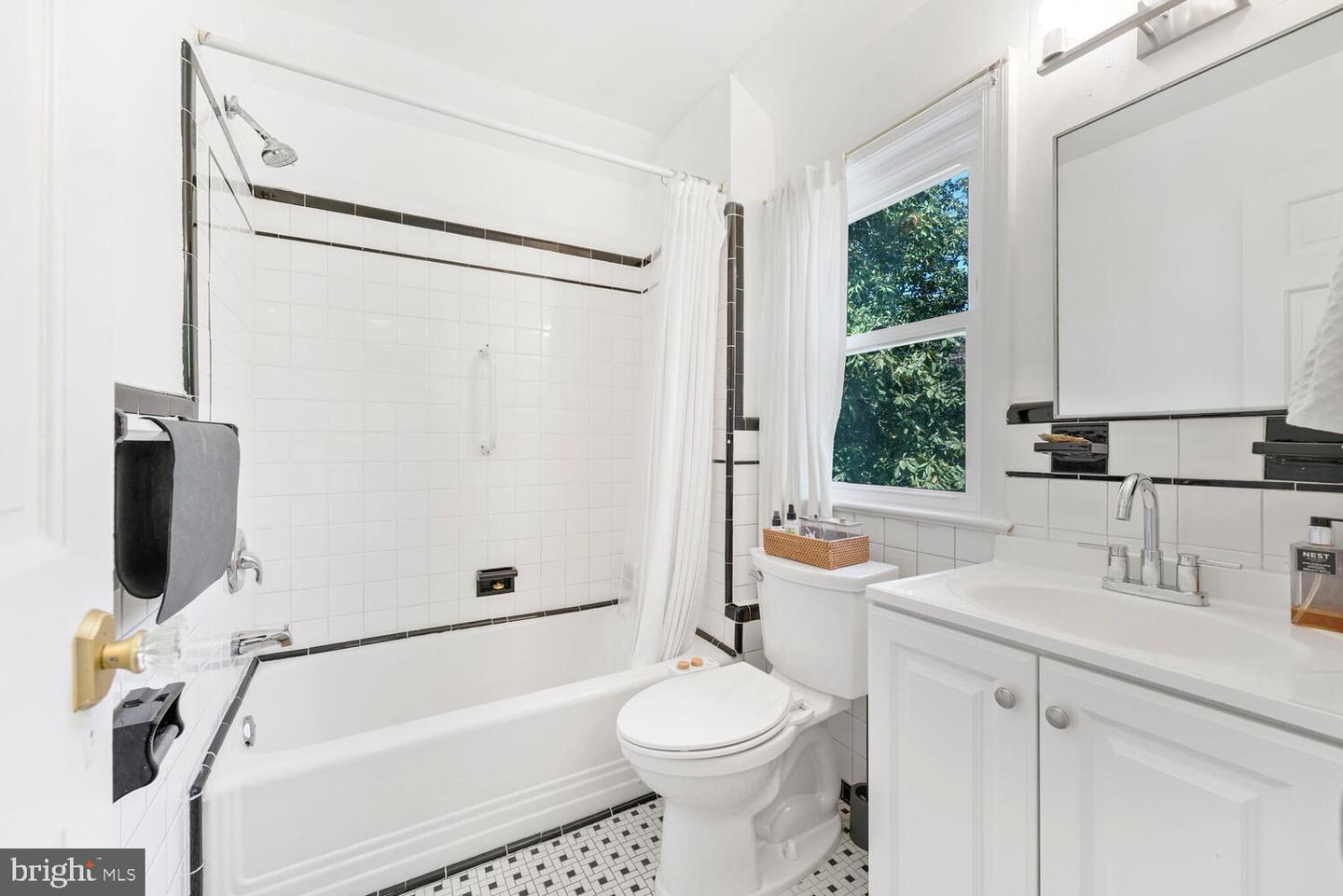 4753 MACARTHUR BLVD NW, WASHINGTON, District Of Columbia 20007, 3 Bedrooms Bedrooms, ,3 BathroomsBathrooms,Residential,For sale,4753 MACARTHUR BLVD NW,DCDC2193066 MLS # DCDC2193066