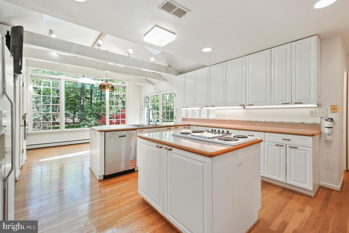 12124 STIRRUP RD, RESTON, Virginia 20191, 4 Bedrooms Bedrooms, ,2 BathroomsBathrooms,Residential,For sale,12124 STIRRUP RD,VAFX2231586 MLS # VAFX2231586
