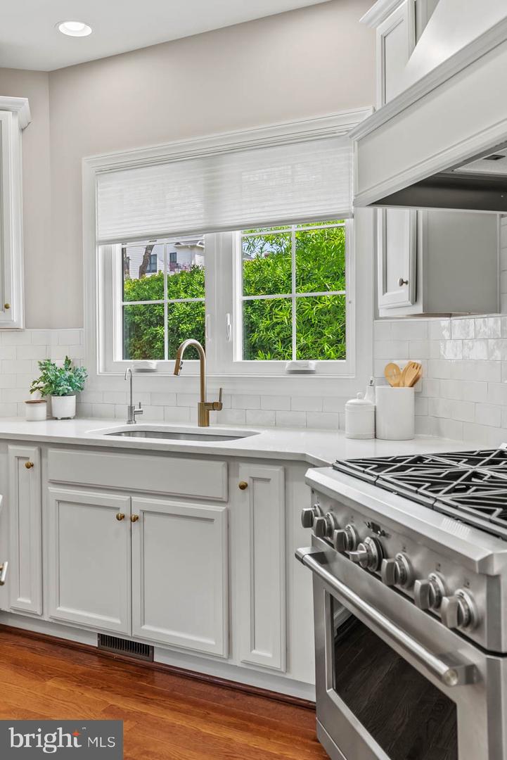 4950 34TH ST N, ARLINGTON, Virginia 22207, 5 Bedrooms Bedrooms, ,4 BathroomsBathrooms,Residential,For sale,4950 34TH ST N,VAAR2055420 MLS # VAAR2055420