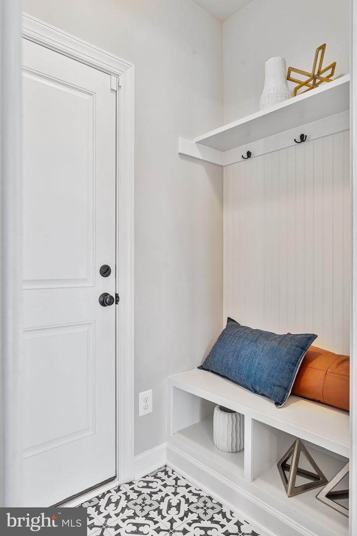 4950 34TH ST N, ARLINGTON, Virginia 22207, 5 Bedrooms Bedrooms, ,4 BathroomsBathrooms,Residential,For sale,4950 34TH ST N,VAAR2055420 MLS # VAAR2055420