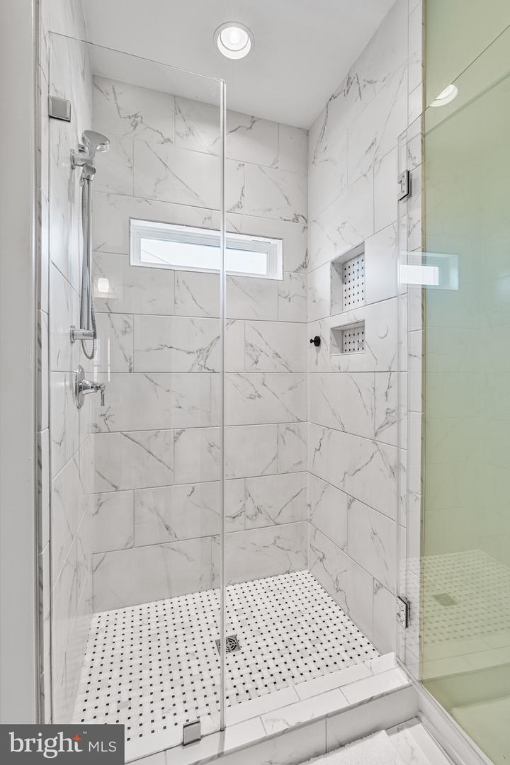 4950 34TH ST N, ARLINGTON, Virginia 22207, 5 Bedrooms Bedrooms, ,4 BathroomsBathrooms,Residential,For sale,4950 34TH ST N,VAAR2055420 MLS # VAAR2055420