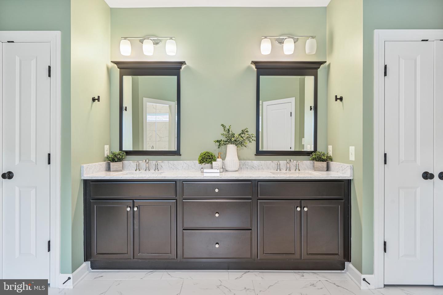 4950 34TH ST N, ARLINGTON, Virginia 22207, 5 Bedrooms Bedrooms, ,4 BathroomsBathrooms,Residential,For sale,4950 34TH ST N,VAAR2055420 MLS # VAAR2055420