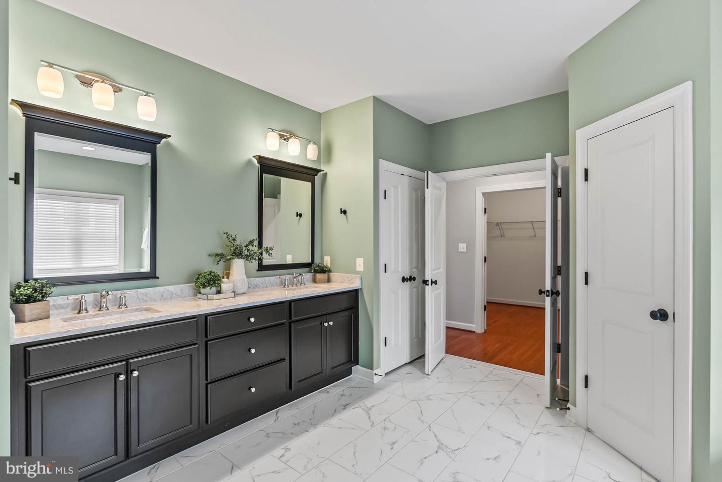 4950 34TH ST N, ARLINGTON, Virginia 22207, 5 Bedrooms Bedrooms, ,4 BathroomsBathrooms,Residential,For sale,4950 34TH ST N,VAAR2055420 MLS # VAAR2055420