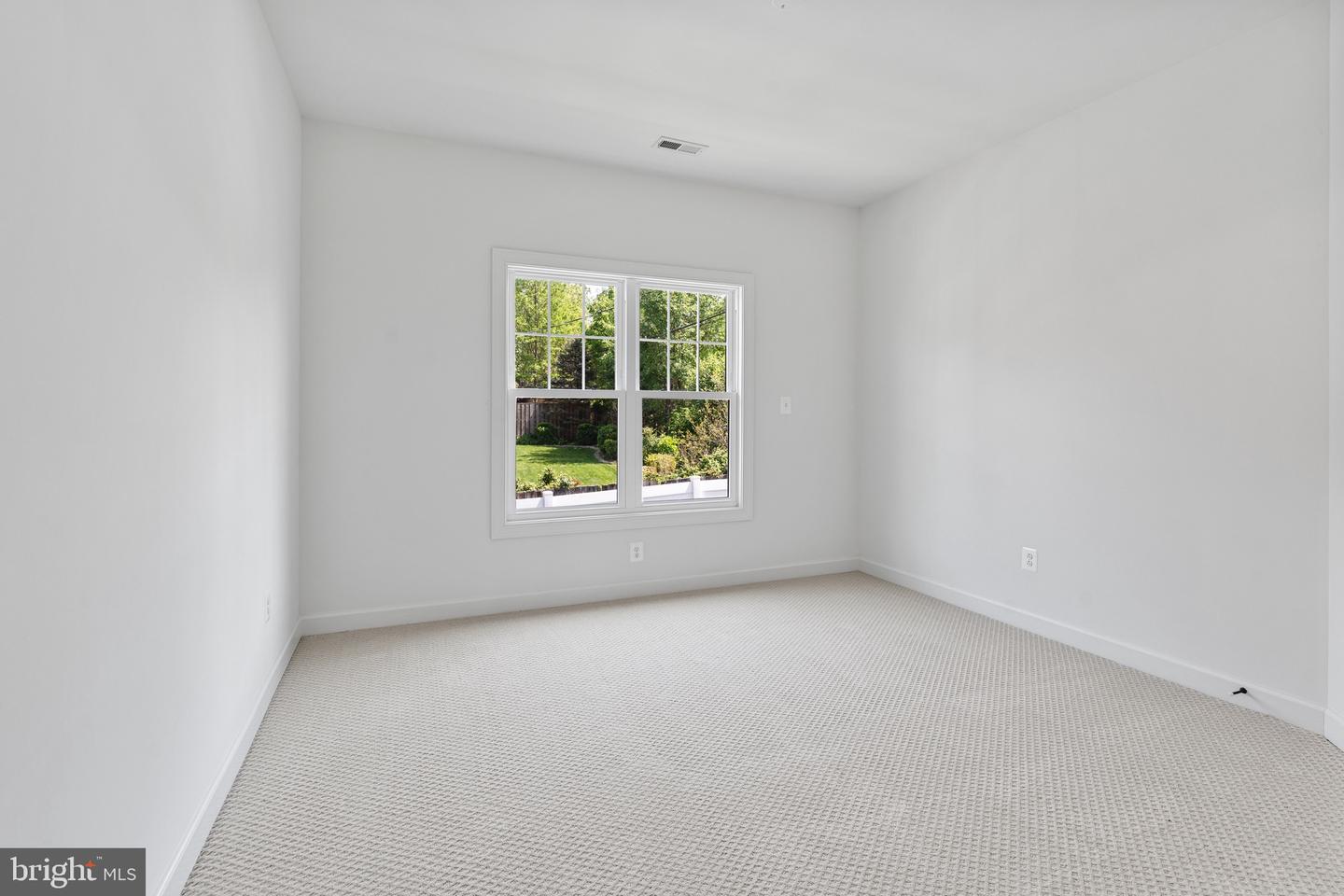 4950 34TH ST N, ARLINGTON, Virginia 22207, 5 Bedrooms Bedrooms, ,4 BathroomsBathrooms,Residential,For sale,4950 34TH ST N,VAAR2055420 MLS # VAAR2055420