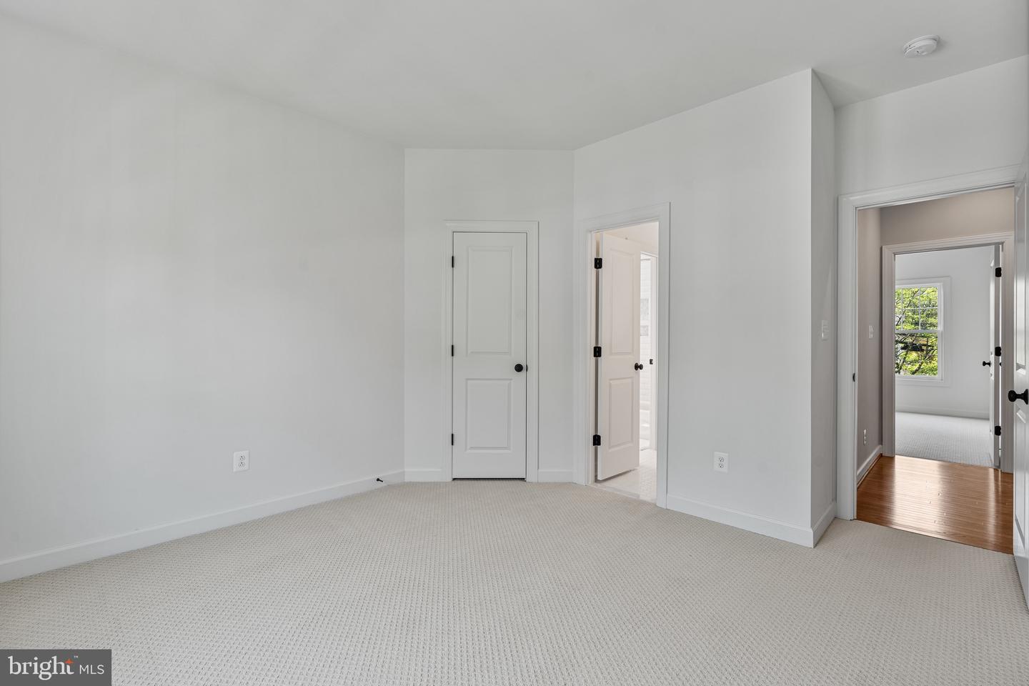 4950 34TH ST N, ARLINGTON, Virginia 22207, 5 Bedrooms Bedrooms, ,4 BathroomsBathrooms,Residential,For sale,4950 34TH ST N,VAAR2055420 MLS # VAAR2055420