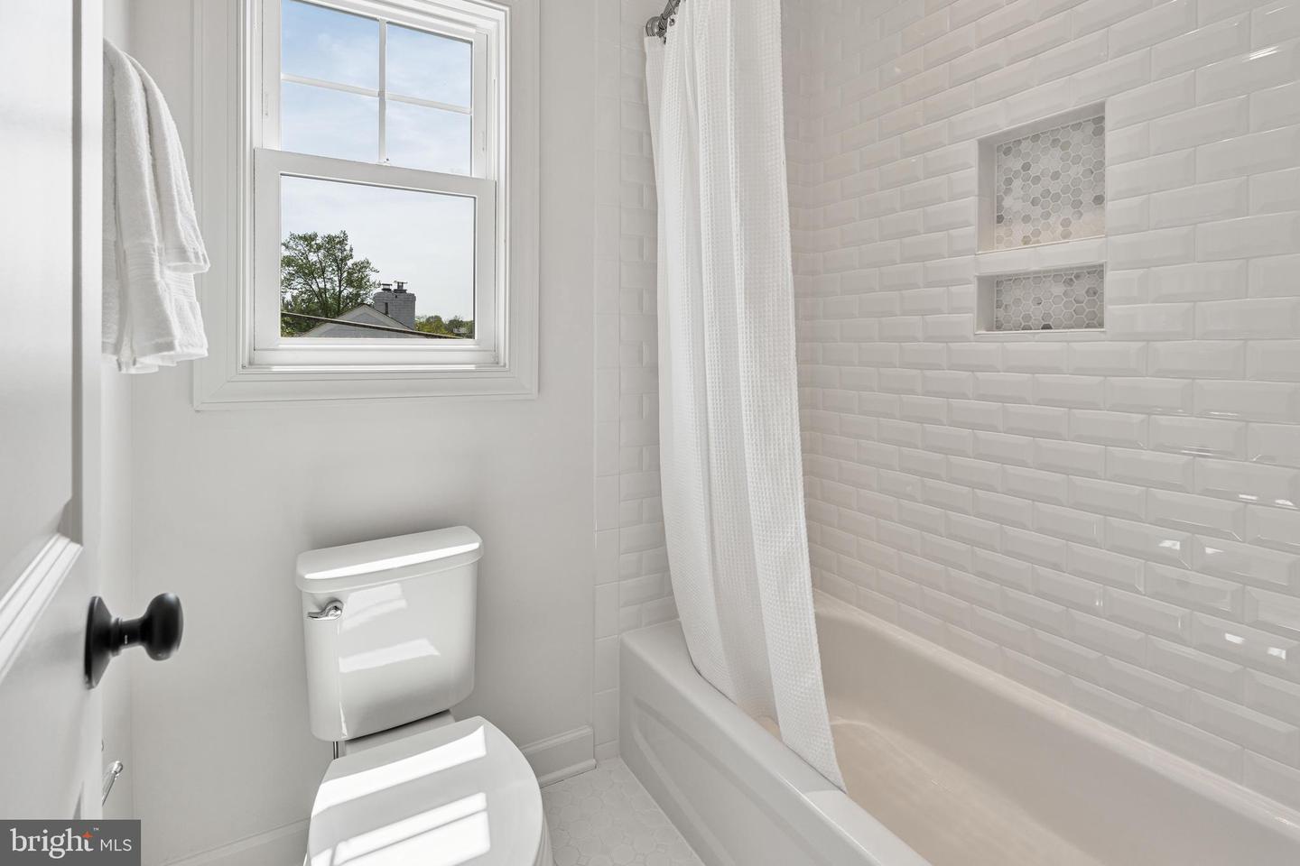 4950 34TH ST N, ARLINGTON, Virginia 22207, 5 Bedrooms Bedrooms, ,4 BathroomsBathrooms,Residential,For sale,4950 34TH ST N,VAAR2055420 MLS # VAAR2055420