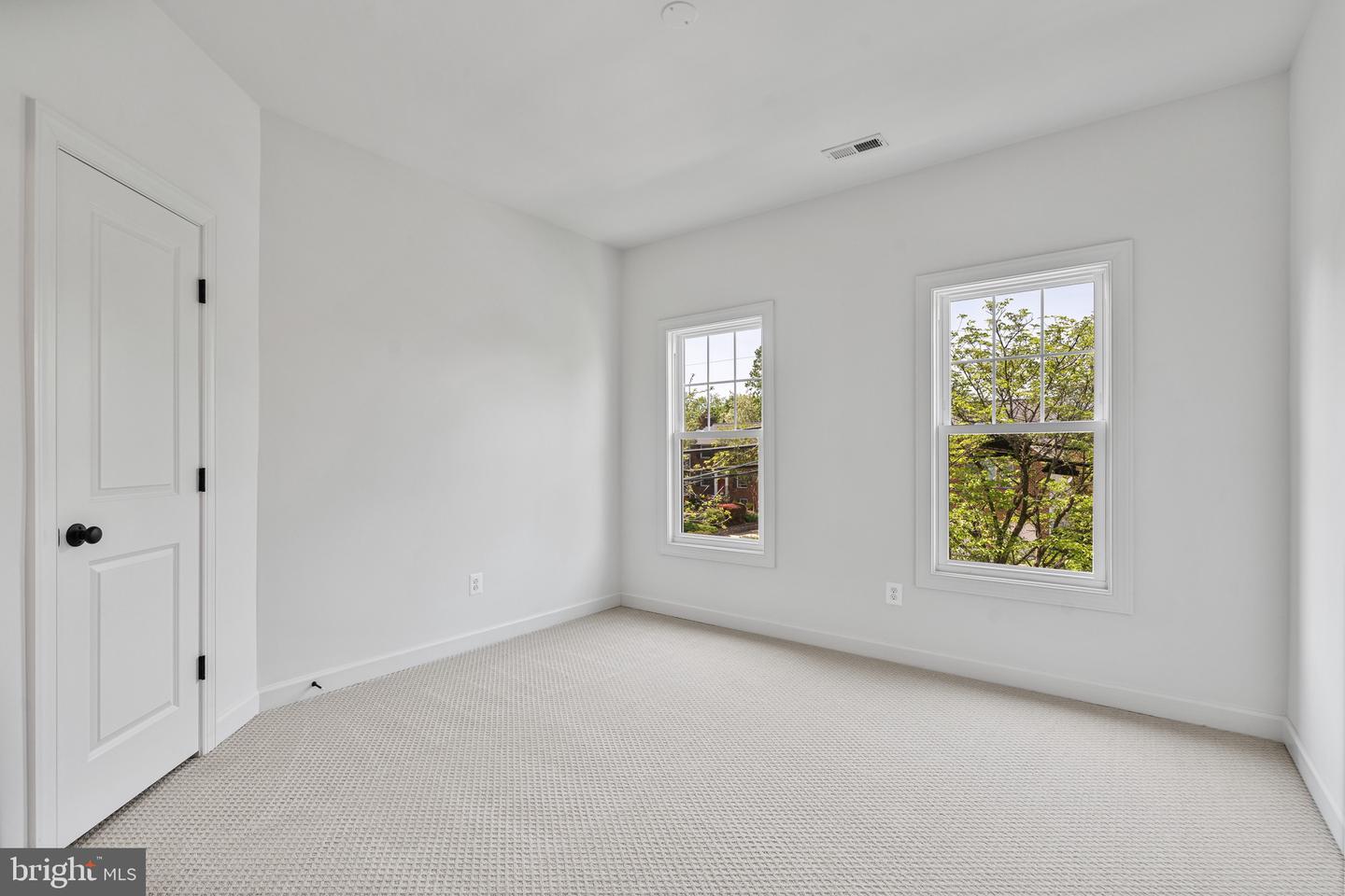4950 34TH ST N, ARLINGTON, Virginia 22207, 5 Bedrooms Bedrooms, ,4 BathroomsBathrooms,Residential,For sale,4950 34TH ST N,VAAR2055420 MLS # VAAR2055420