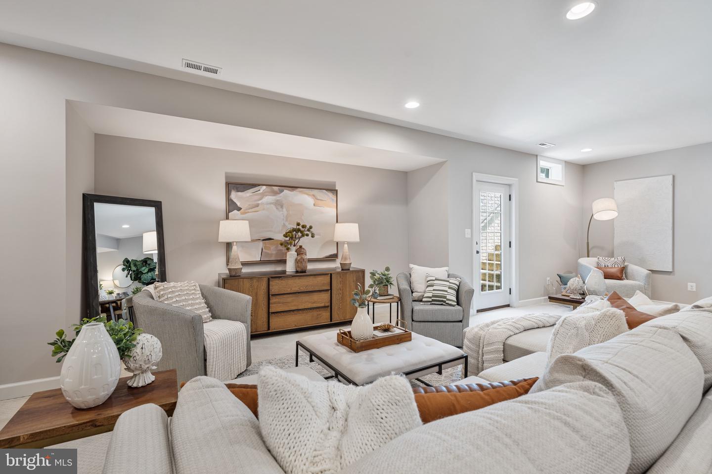 4950 34TH ST N, ARLINGTON, Virginia 22207, 5 Bedrooms Bedrooms, ,4 BathroomsBathrooms,Residential,For sale,4950 34TH ST N,VAAR2055420 MLS # VAAR2055420