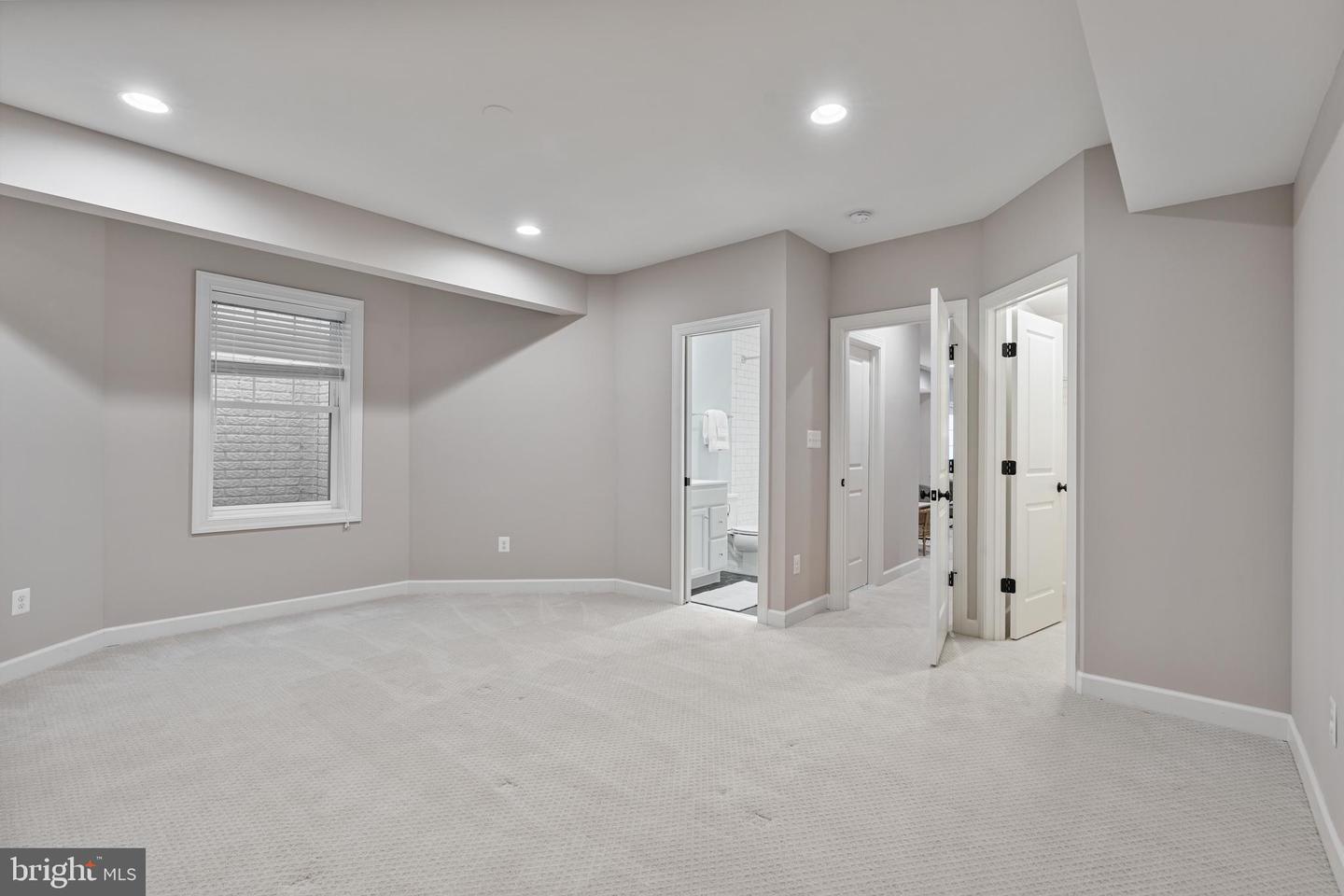 4950 34TH ST N, ARLINGTON, Virginia 22207, 5 Bedrooms Bedrooms, ,4 BathroomsBathrooms,Residential,For sale,4950 34TH ST N,VAAR2055420 MLS # VAAR2055420