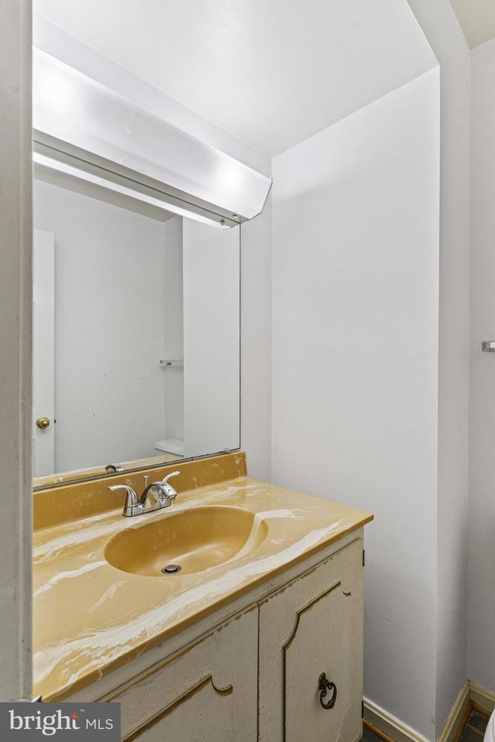 7034 BRADWOOD CT, SPRINGFIELD, Virginia 22151, 3 Bedrooms Bedrooms, ,3 BathroomsBathrooms,Residential,For sale,7034 BRADWOOD CT,VAFX2232148 MLS # VAFX2232148