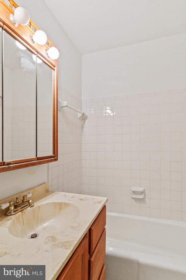 7034 BRADWOOD CT, SPRINGFIELD, Virginia 22151, 3 Bedrooms Bedrooms, ,3 BathroomsBathrooms,Residential,For sale,7034 BRADWOOD CT,VAFX2232148 MLS # VAFX2232148