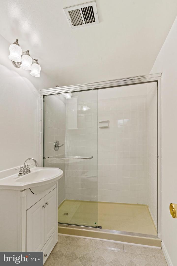 7034 BRADWOOD CT, SPRINGFIELD, Virginia 22151, 3 Bedrooms Bedrooms, ,3 BathroomsBathrooms,Residential,For sale,7034 BRADWOOD CT,VAFX2232148 MLS # VAFX2232148