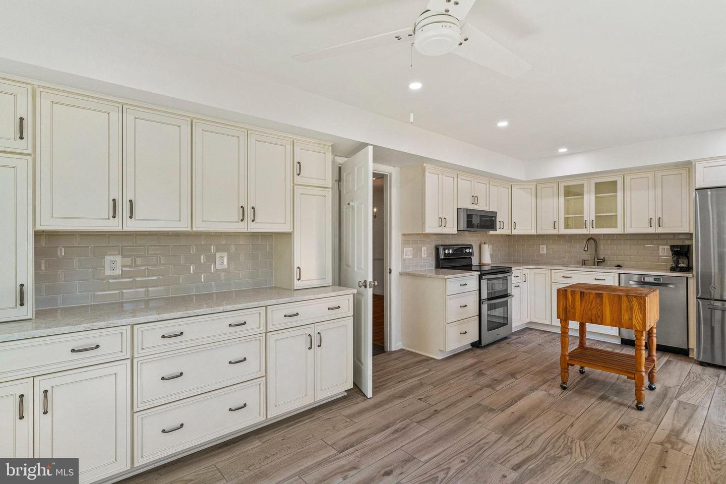 7034 BRADWOOD CT, SPRINGFIELD, Virginia 22151, 3 Bedrooms Bedrooms, ,3 BathroomsBathrooms,Residential,For sale,7034 BRADWOOD CT,VAFX2232148 MLS # VAFX2232148