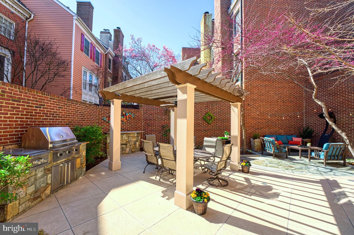 319 S UNION ST, ALEXANDRIA, Virginia 22314, 3 Bedrooms Bedrooms, ,2 BathroomsBathrooms,Residential,For sale,319 S UNION ST,VAAX2043746 MLS # VAAX2043746