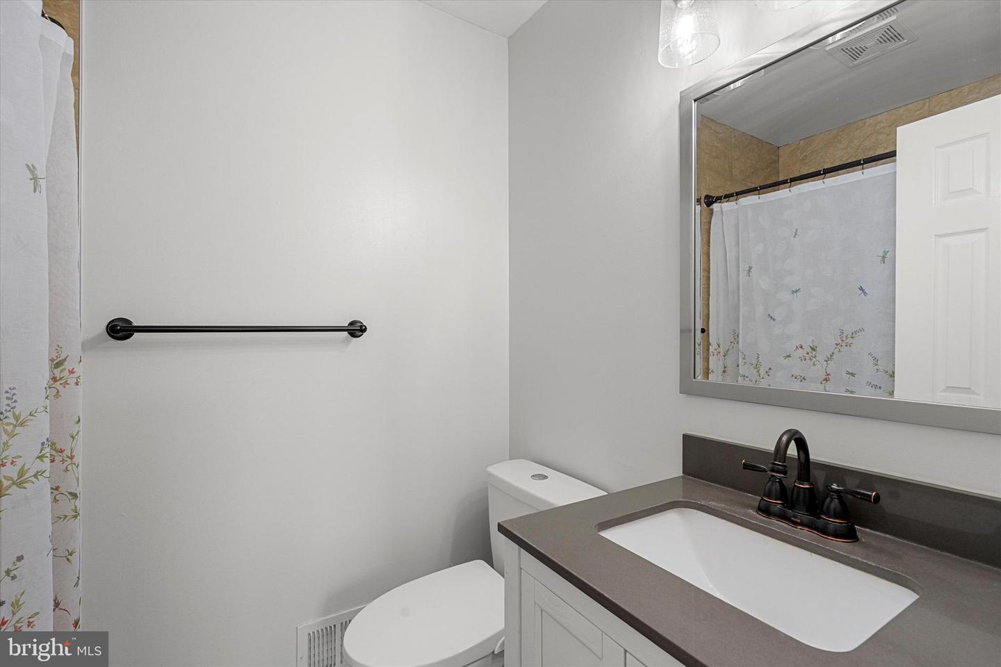 8217 BAYBERRY RIDGE RD, FAIRFAX STATION, Virginia 22039, 4 Bedrooms Bedrooms, ,3 BathroomsBathrooms,Residential,For sale,8217 BAYBERRY RIDGE RD,VAFX2233054 MLS # VAFX2233054