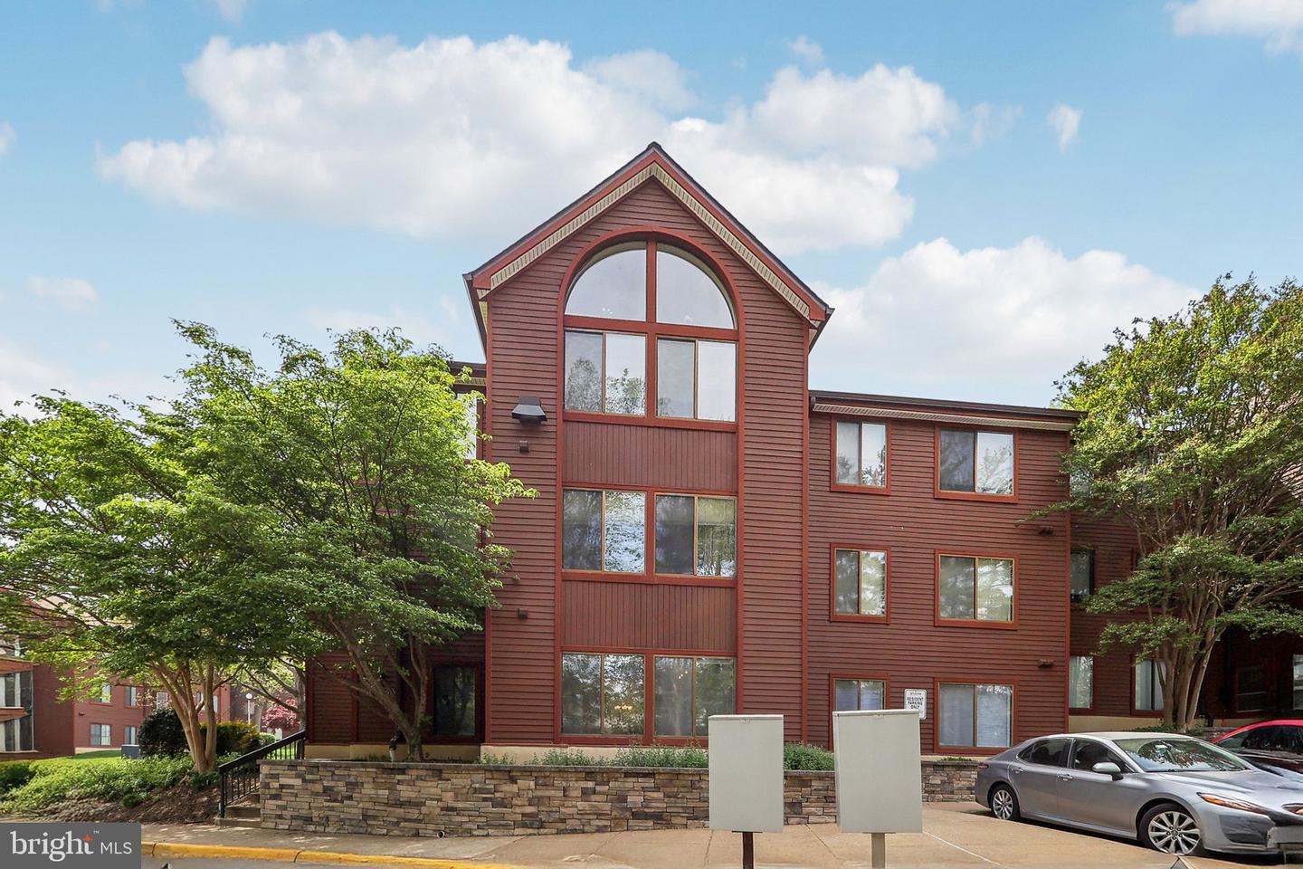 2816 LEE OAKS PL #102, FALLS CHURCH, Virginia 22046, 2 Bedrooms Bedrooms, 5 Rooms Rooms,2 BathroomsBathrooms,Residential,For sale,2816 LEE OAKS PL #102,VAFX2233310 MLS # VAFX2233310