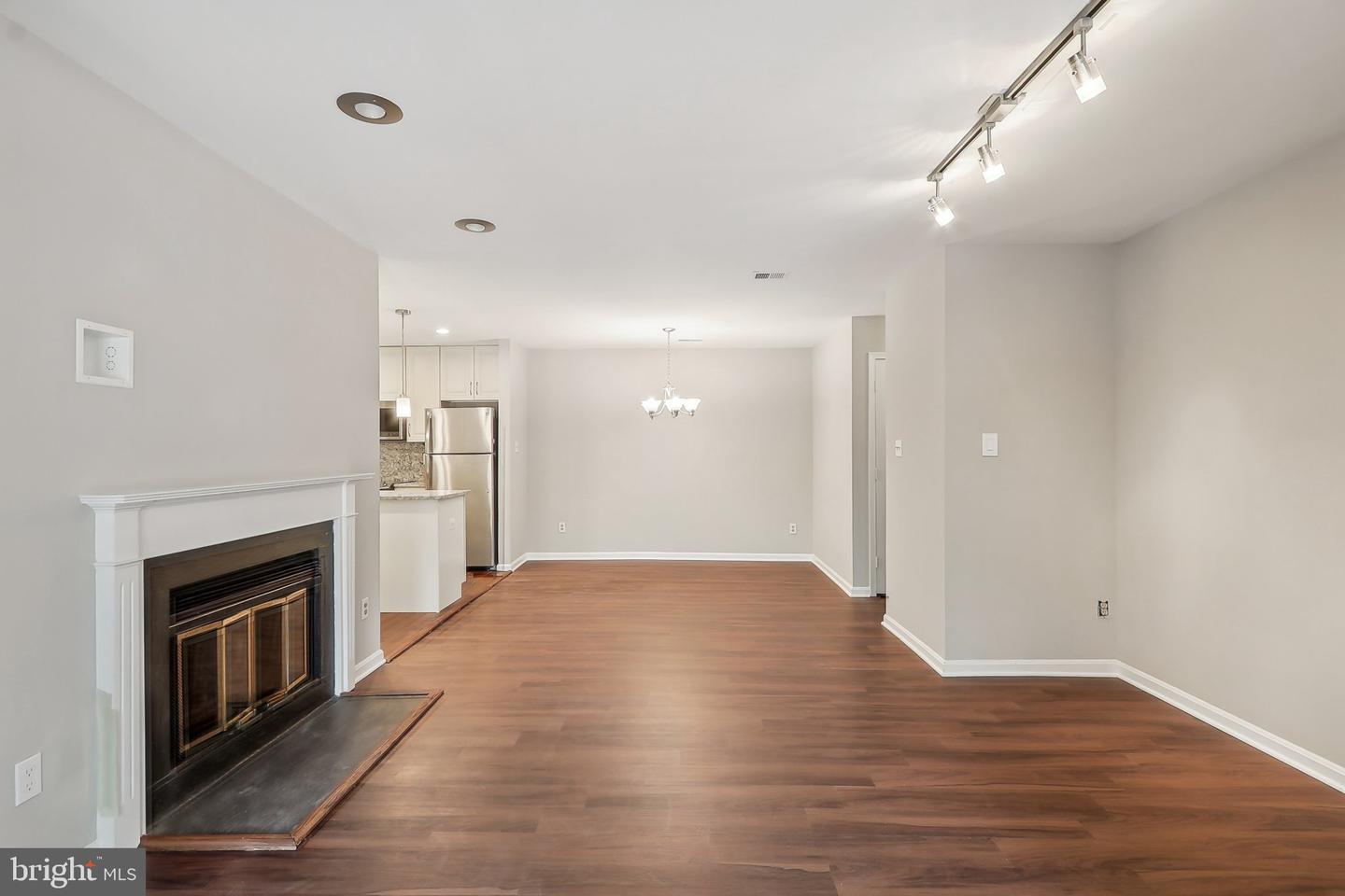 2816 LEE OAKS PL #102, FALLS CHURCH, Virginia 22046, 2 Bedrooms Bedrooms, 5 Rooms Rooms,2 BathroomsBathrooms,Residential,For sale,2816 LEE OAKS PL #102,VAFX2233310 MLS # VAFX2233310