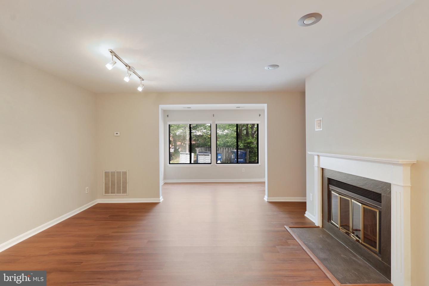 2816 LEE OAKS PL #102, FALLS CHURCH, Virginia 22046, 2 Bedrooms Bedrooms, 5 Rooms Rooms,2 BathroomsBathrooms,Residential,For sale,2816 LEE OAKS PL #102,VAFX2233310 MLS # VAFX2233310