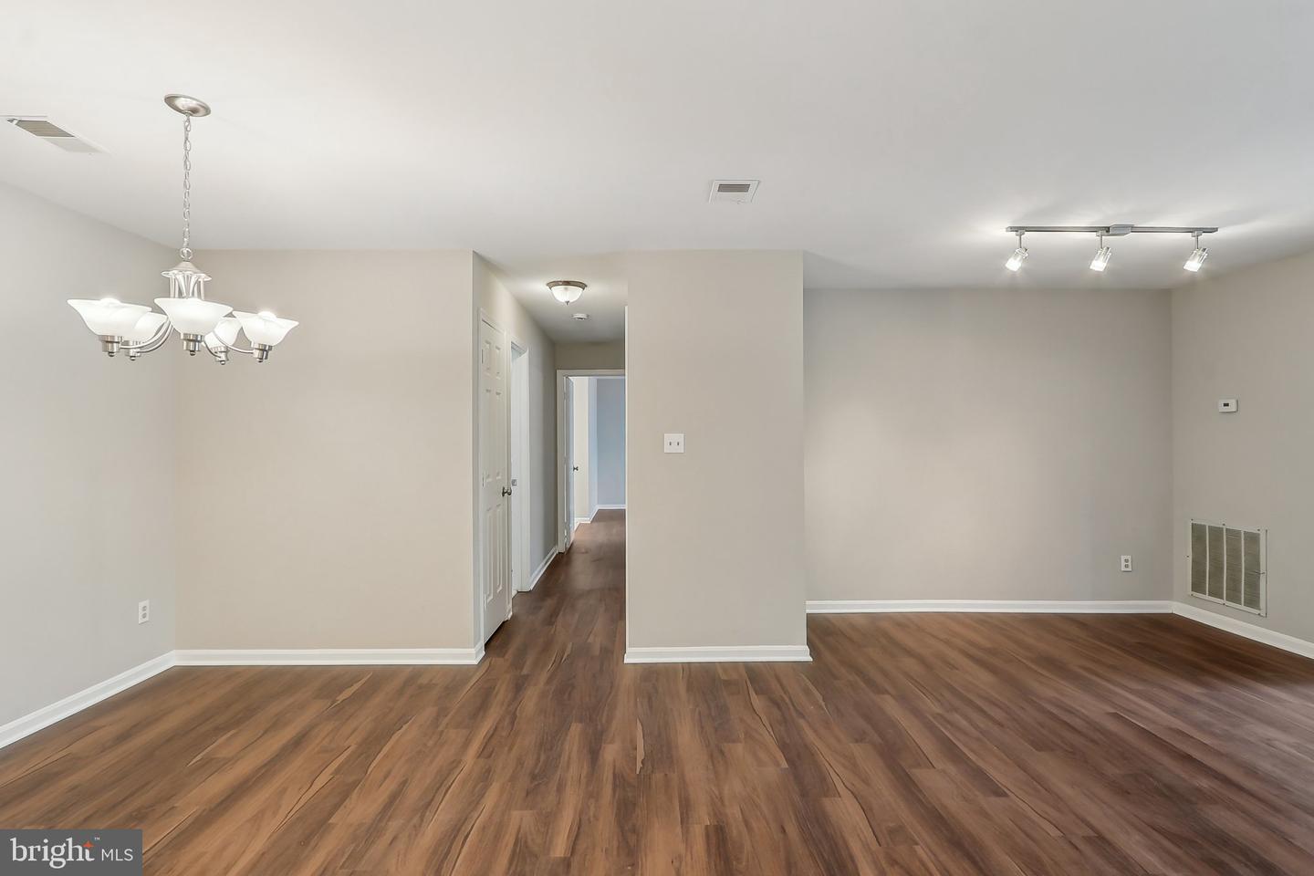 2816 LEE OAKS PL #102, FALLS CHURCH, Virginia 22046, 2 Bedrooms Bedrooms, 5 Rooms Rooms,2 BathroomsBathrooms,Residential,For sale,2816 LEE OAKS PL #102,VAFX2233310 MLS # VAFX2233310