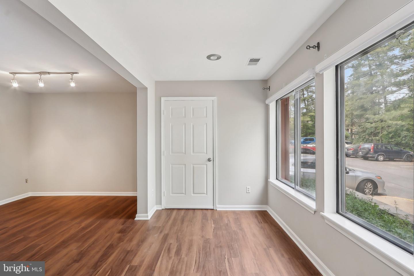 2816 LEE OAKS PL #102, FALLS CHURCH, Virginia 22046, 2 Bedrooms Bedrooms, 5 Rooms Rooms,2 BathroomsBathrooms,Residential,For sale,2816 LEE OAKS PL #102,VAFX2233310 MLS # VAFX2233310