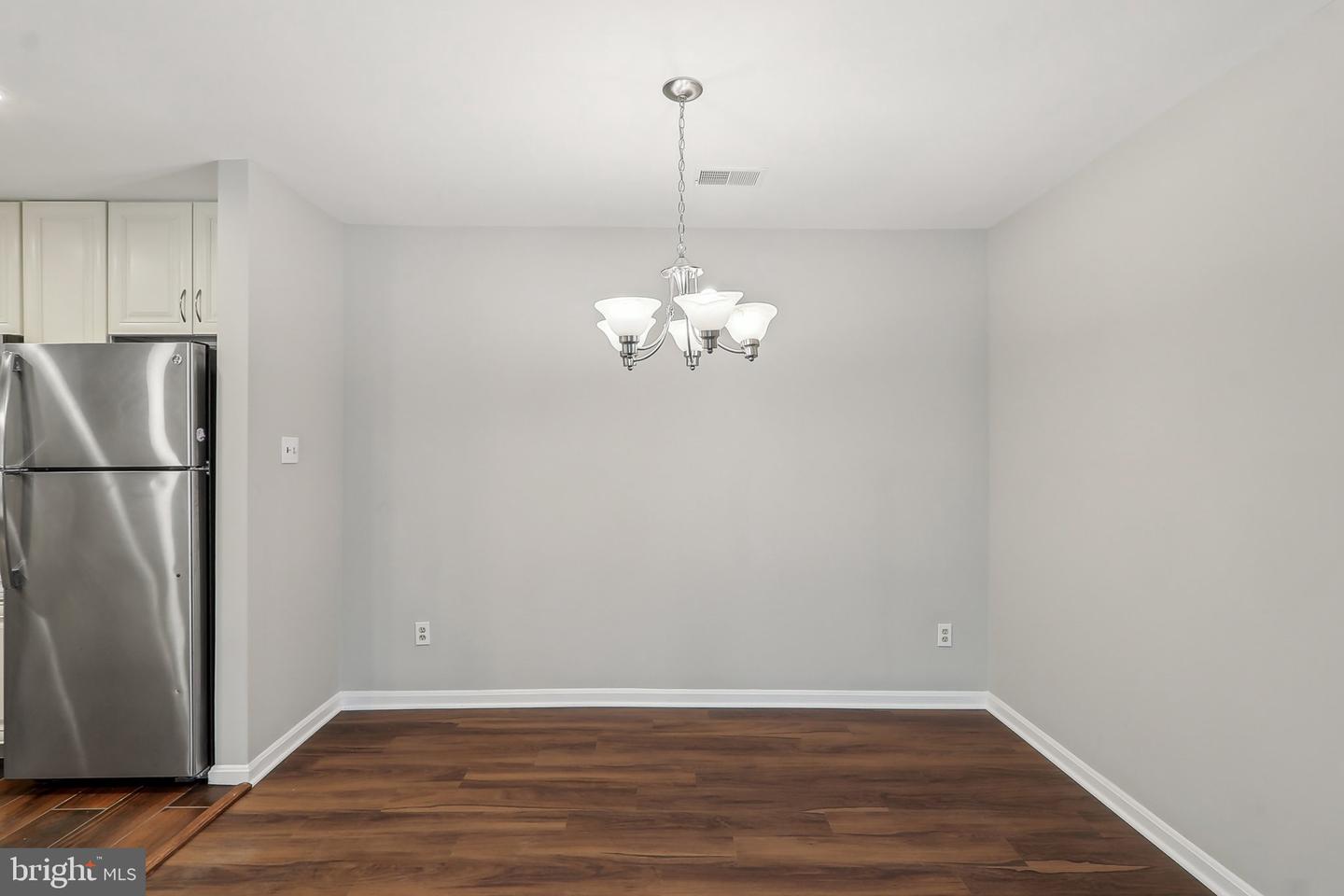 2816 LEE OAKS PL #102, FALLS CHURCH, Virginia 22046, 2 Bedrooms Bedrooms, 5 Rooms Rooms,2 BathroomsBathrooms,Residential,For sale,2816 LEE OAKS PL #102,VAFX2233310 MLS # VAFX2233310