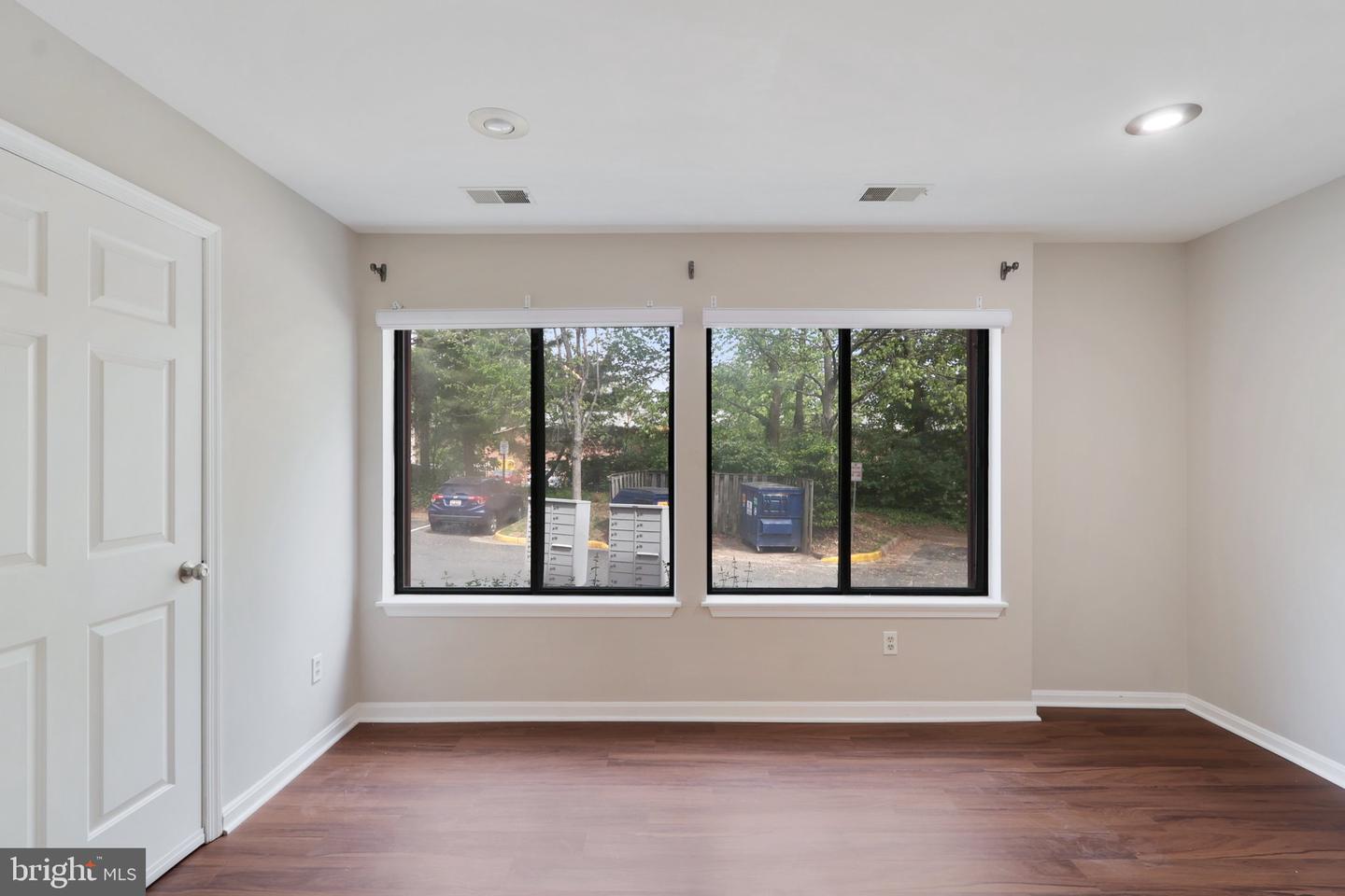 2816 LEE OAKS PL #102, FALLS CHURCH, Virginia 22046, 2 Bedrooms Bedrooms, 5 Rooms Rooms,2 BathroomsBathrooms,Residential,For sale,2816 LEE OAKS PL #102,VAFX2233310 MLS # VAFX2233310