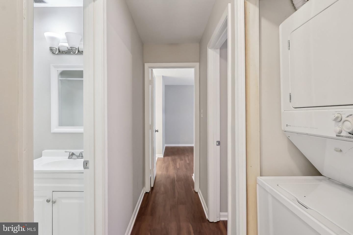 2816 LEE OAKS PL #102, FALLS CHURCH, Virginia 22046, 2 Bedrooms Bedrooms, 5 Rooms Rooms,2 BathroomsBathrooms,Residential,For sale,2816 LEE OAKS PL #102,VAFX2233310 MLS # VAFX2233310