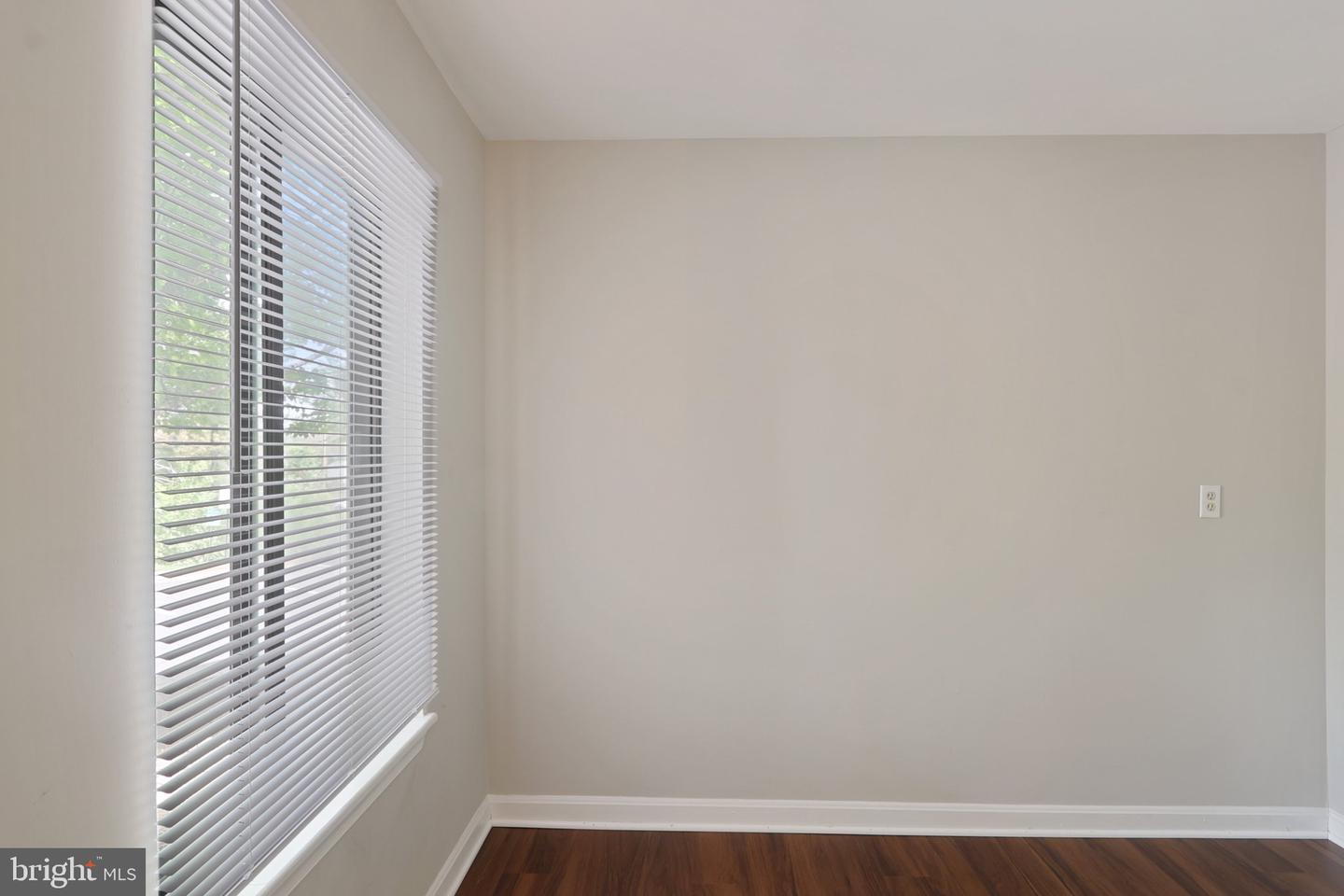 2816 LEE OAKS PL #102, FALLS CHURCH, Virginia 22046, 2 Bedrooms Bedrooms, 5 Rooms Rooms,2 BathroomsBathrooms,Residential,For sale,2816 LEE OAKS PL #102,VAFX2233310 MLS # VAFX2233310