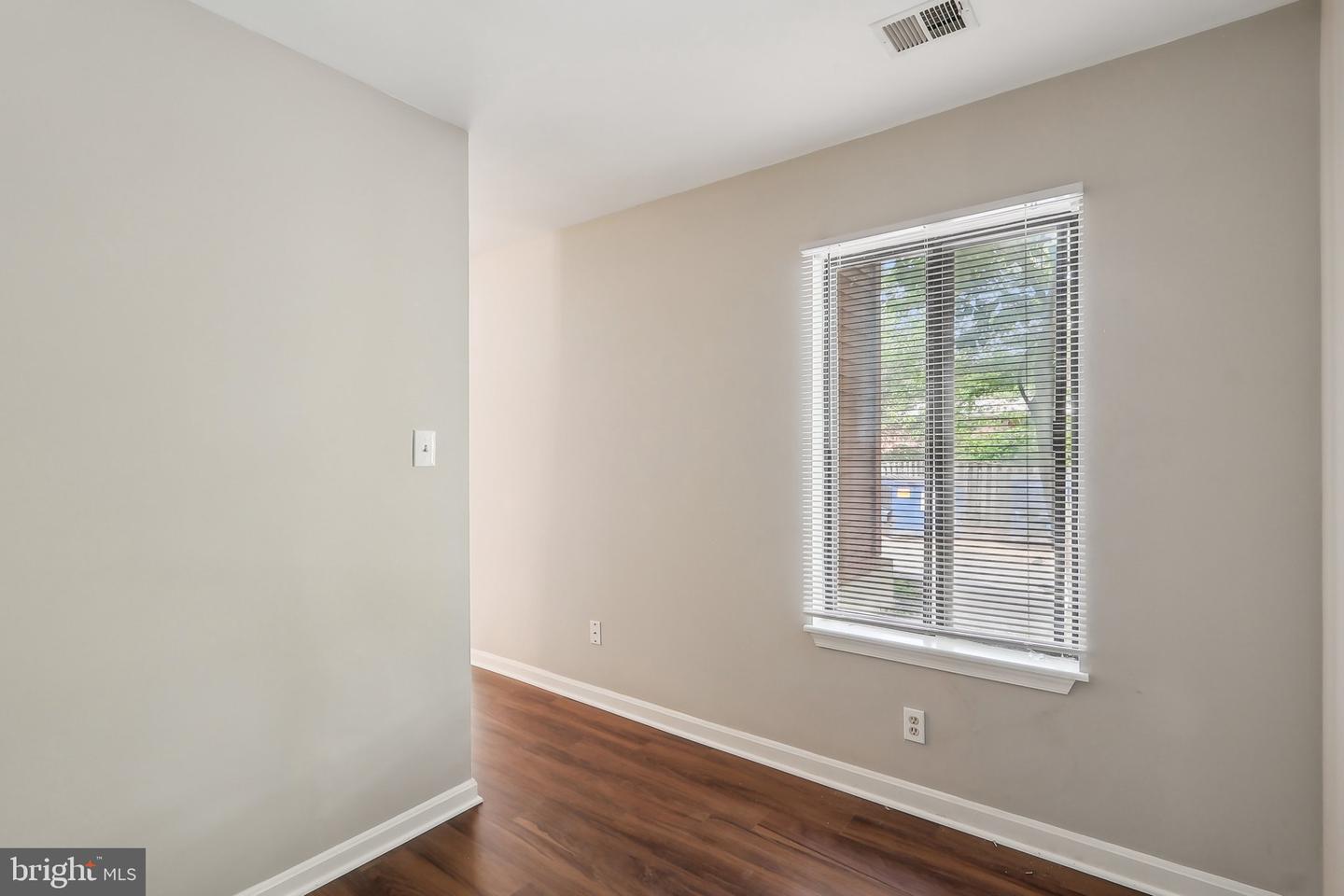 2816 LEE OAKS PL #102, FALLS CHURCH, Virginia 22046, 2 Bedrooms Bedrooms, 5 Rooms Rooms,2 BathroomsBathrooms,Residential,For sale,2816 LEE OAKS PL #102,VAFX2233310 MLS # VAFX2233310