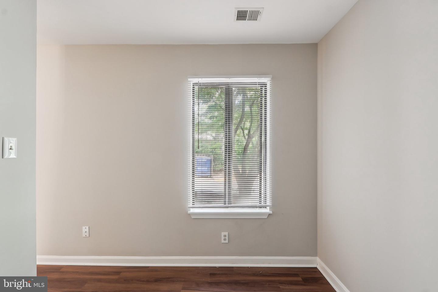 2816 LEE OAKS PL #102, FALLS CHURCH, Virginia 22046, 2 Bedrooms Bedrooms, 5 Rooms Rooms,2 BathroomsBathrooms,Residential,For sale,2816 LEE OAKS PL #102,VAFX2233310 MLS # VAFX2233310