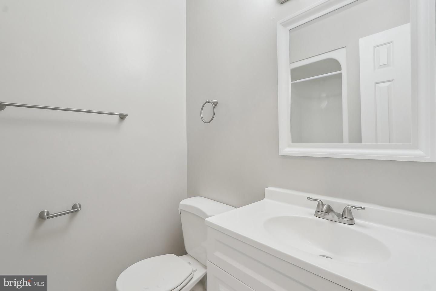 2816 LEE OAKS PL #102, FALLS CHURCH, Virginia 22046, 2 Bedrooms Bedrooms, 5 Rooms Rooms,2 BathroomsBathrooms,Residential,For sale,2816 LEE OAKS PL #102,VAFX2233310 MLS # VAFX2233310