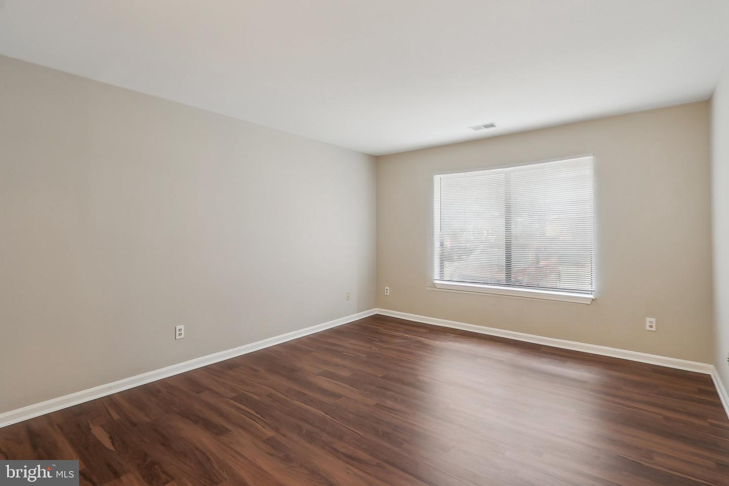 2816 LEE OAKS PL #102, FALLS CHURCH, Virginia 22046, 2 Bedrooms Bedrooms, 5 Rooms Rooms,2 BathroomsBathrooms,Residential,For sale,2816 LEE OAKS PL #102,VAFX2233310 MLS # VAFX2233310