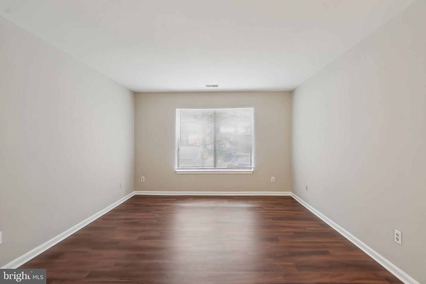 2816 LEE OAKS PL #102, FALLS CHURCH, Virginia 22046, 2 Bedrooms Bedrooms, 5 Rooms Rooms,2 BathroomsBathrooms,Residential,For sale,2816 LEE OAKS PL #102,VAFX2233310 MLS # VAFX2233310