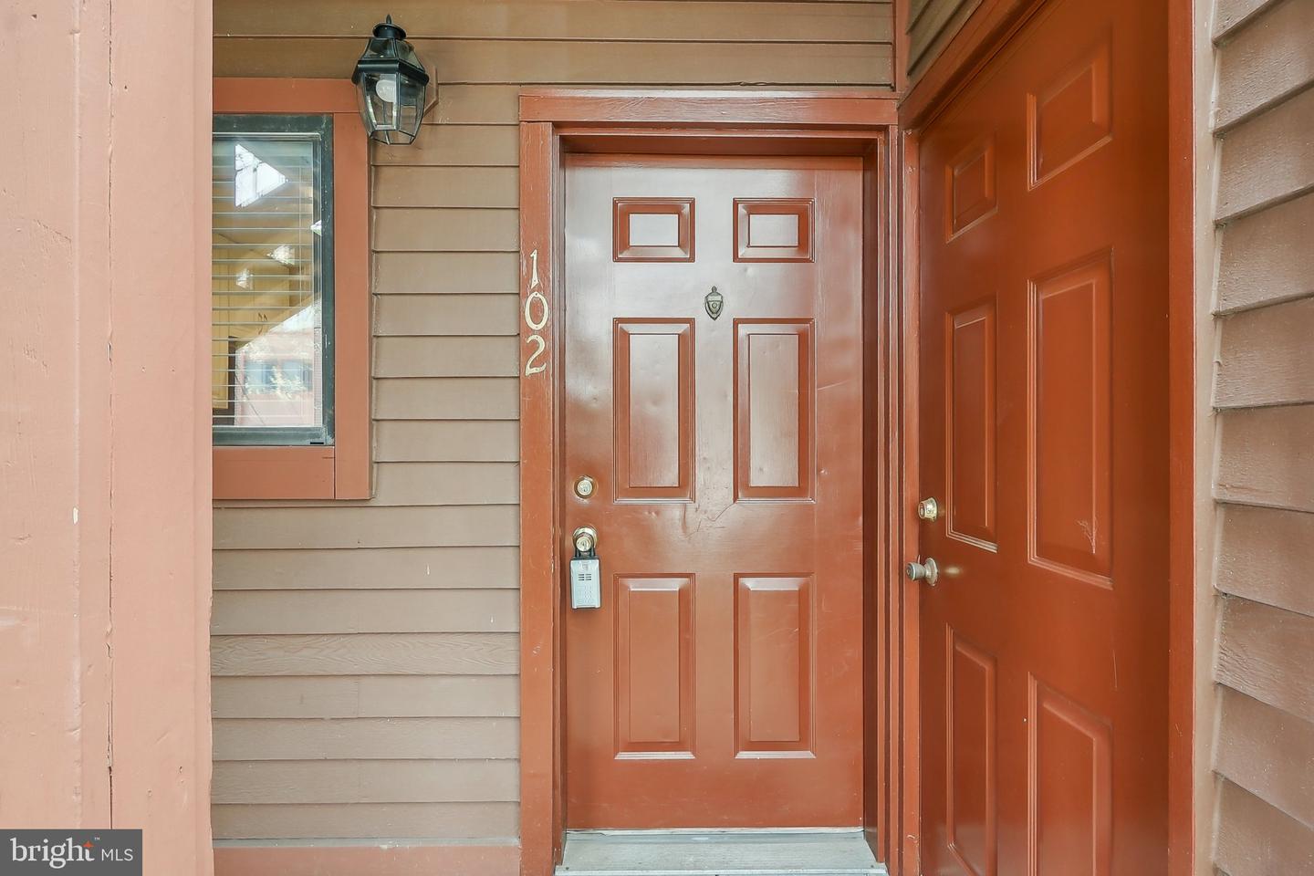 2816 LEE OAKS PL #102, FALLS CHURCH, Virginia 22046, 2 Bedrooms Bedrooms, 5 Rooms Rooms,2 BathroomsBathrooms,Residential,For sale,2816 LEE OAKS PL #102,VAFX2233310 MLS # VAFX2233310