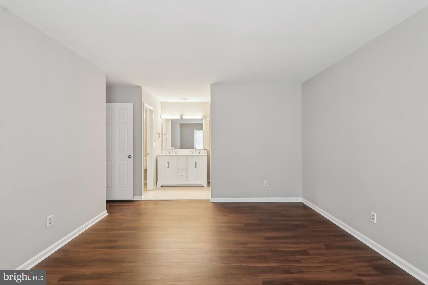 2816 LEE OAKS PL #102, FALLS CHURCH, Virginia 22046, 2 Bedrooms Bedrooms, 5 Rooms Rooms,2 BathroomsBathrooms,Residential,For sale,2816 LEE OAKS PL #102,VAFX2233310 MLS # VAFX2233310
