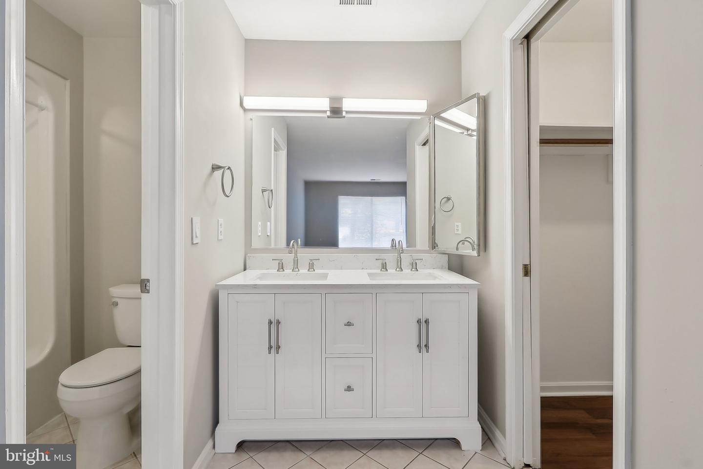 2816 LEE OAKS PL #102, FALLS CHURCH, Virginia 22046, 2 Bedrooms Bedrooms, 5 Rooms Rooms,2 BathroomsBathrooms,Residential,For sale,2816 LEE OAKS PL #102,VAFX2233310 MLS # VAFX2233310