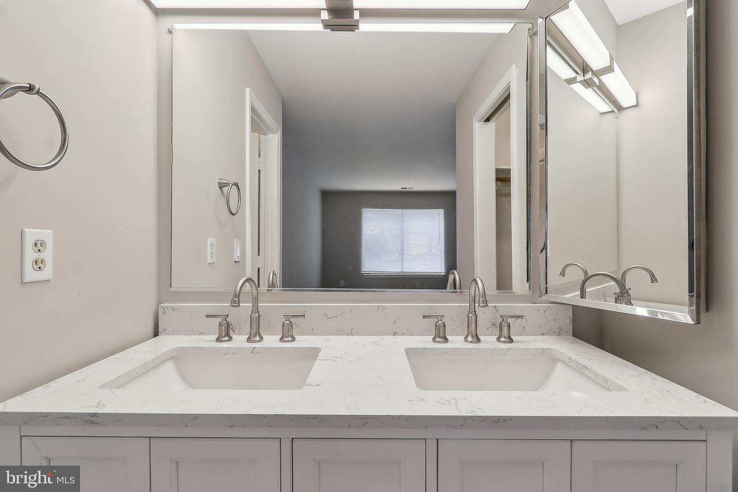 2816 LEE OAKS PL #102, FALLS CHURCH, Virginia 22046, 2 Bedrooms Bedrooms, 5 Rooms Rooms,2 BathroomsBathrooms,Residential,For sale,2816 LEE OAKS PL #102,VAFX2233310 MLS # VAFX2233310