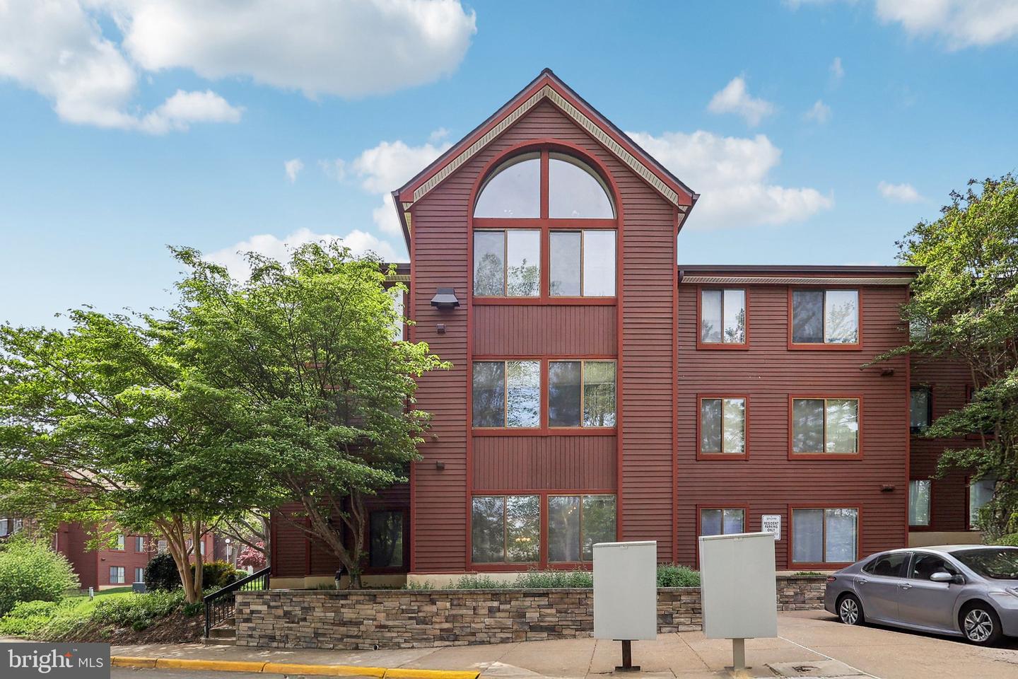 2816 LEE OAKS PL #102, FALLS CHURCH, Virginia 22046, 2 Bedrooms Bedrooms, 5 Rooms Rooms,2 BathroomsBathrooms,Residential,For sale,2816 LEE OAKS PL #102,VAFX2233310 MLS # VAFX2233310