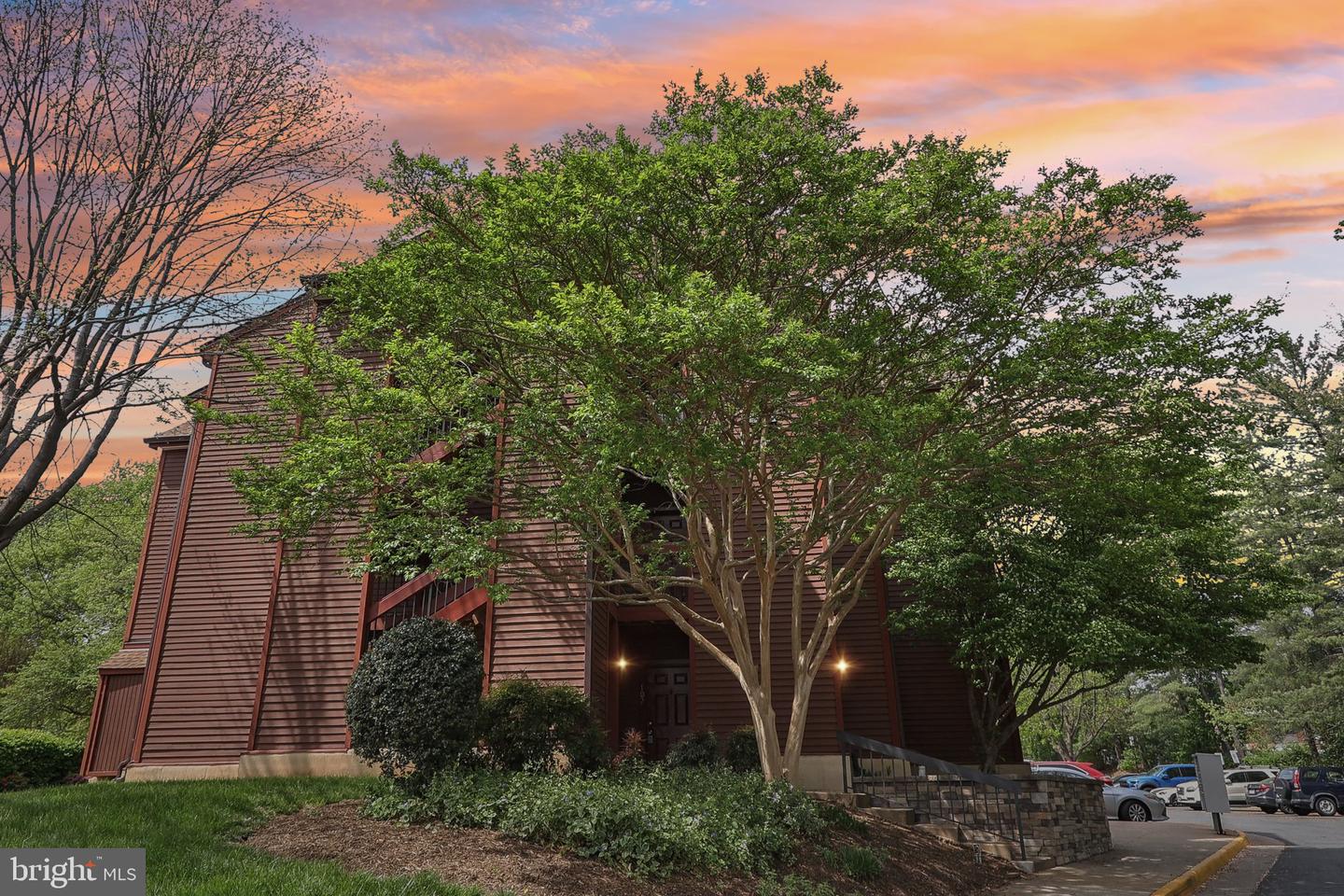 2816 LEE OAKS PL #102, FALLS CHURCH, Virginia 22046, 2 Bedrooms Bedrooms, 5 Rooms Rooms,2 BathroomsBathrooms,Residential,For sale,2816 LEE OAKS PL #102,VAFX2233310 MLS # VAFX2233310