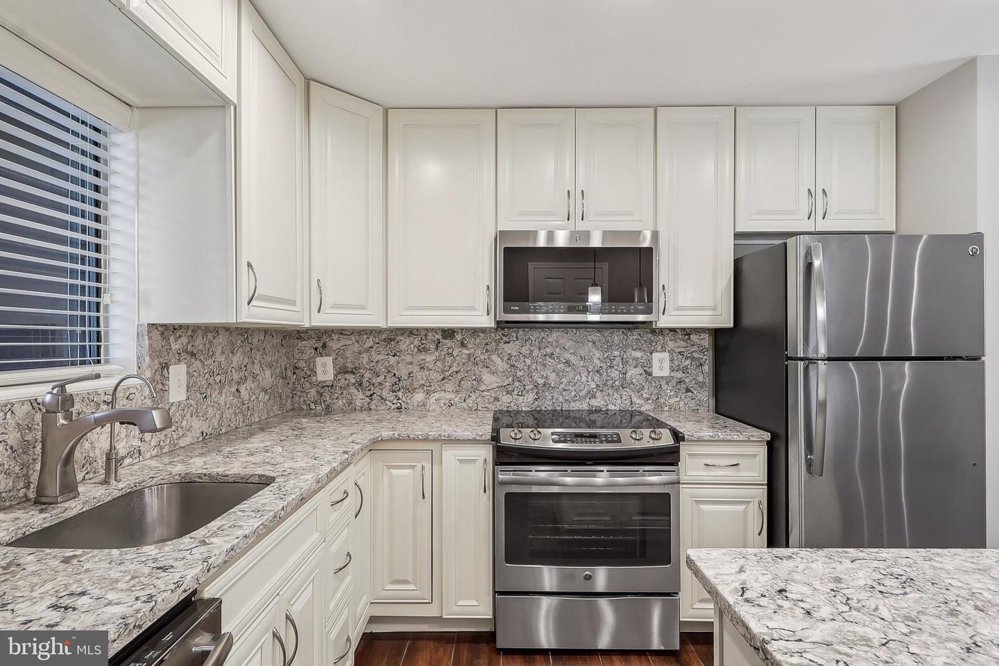 2816 LEE OAKS PL #102, FALLS CHURCH, Virginia 22046, 2 Bedrooms Bedrooms, 5 Rooms Rooms,2 BathroomsBathrooms,Residential,For sale,2816 LEE OAKS PL #102,VAFX2233310 MLS # VAFX2233310