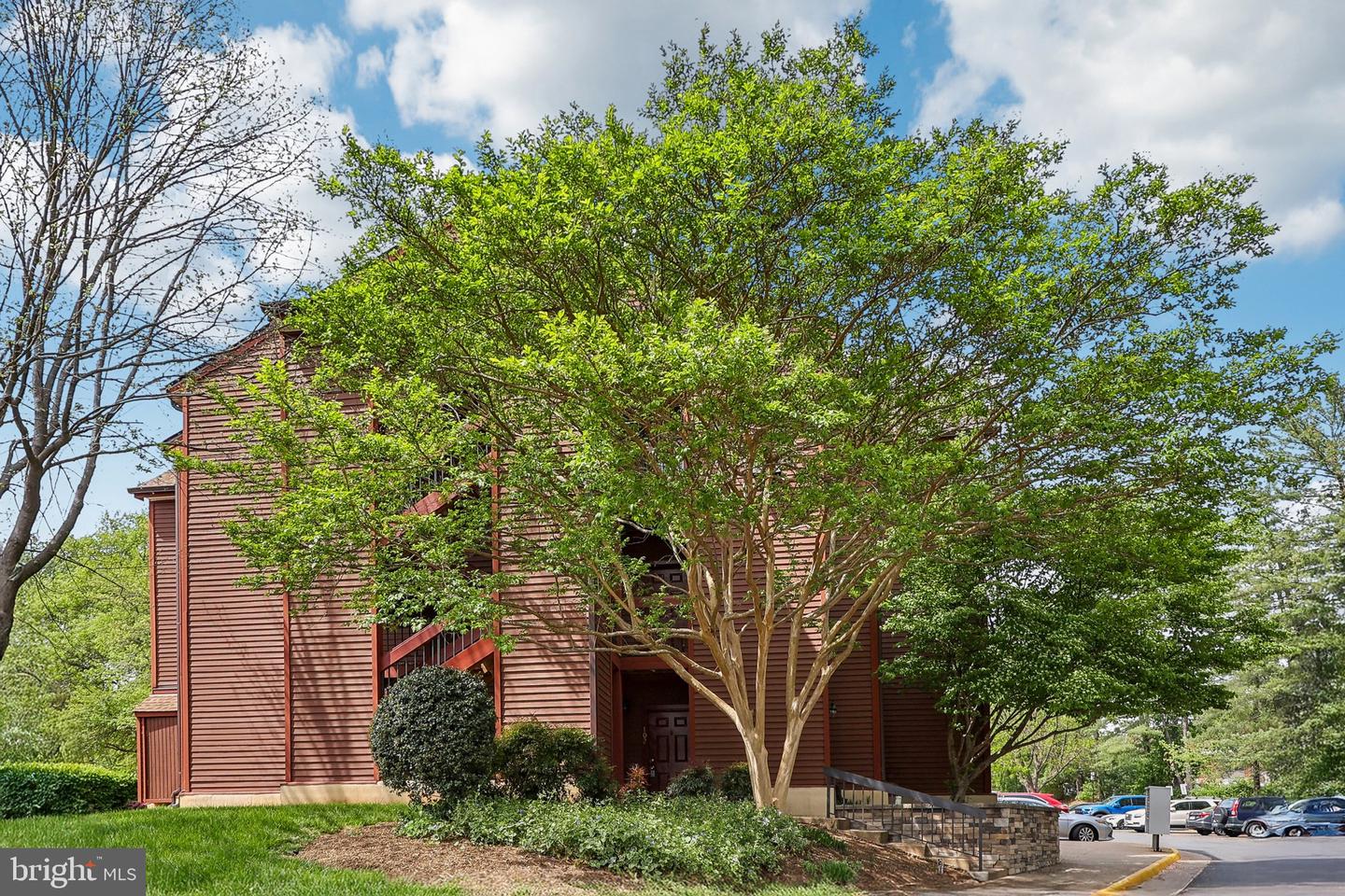 2816 LEE OAKS PL #102, FALLS CHURCH, Virginia 22046, 2 Bedrooms Bedrooms, 5 Rooms Rooms,2 BathroomsBathrooms,Residential,For sale,2816 LEE OAKS PL #102,VAFX2233310 MLS # VAFX2233310